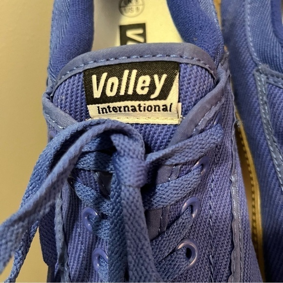 Volley international sneakers. Blue, mens size 9. - Picture 4 of 13